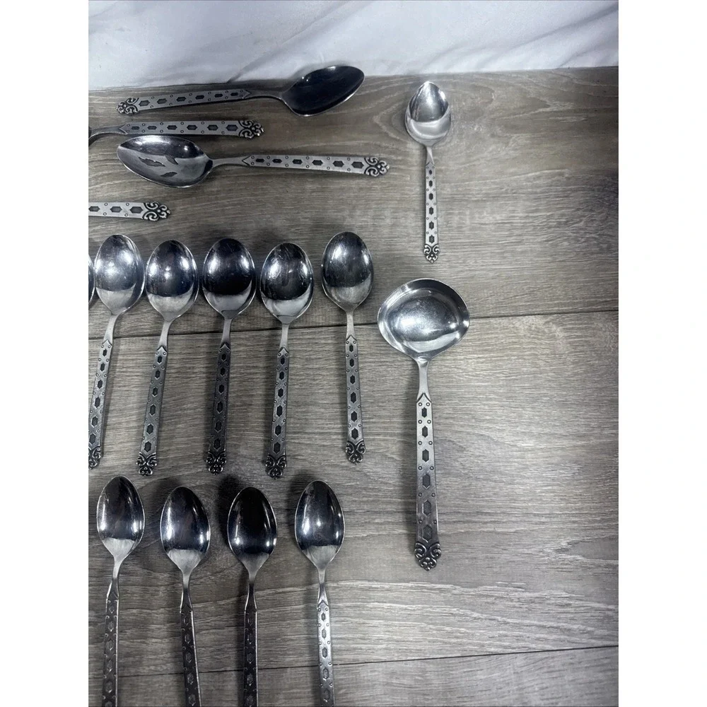 Oneida Northland San Francisco Flatware Lot 31 Pieces No Dinner Forks